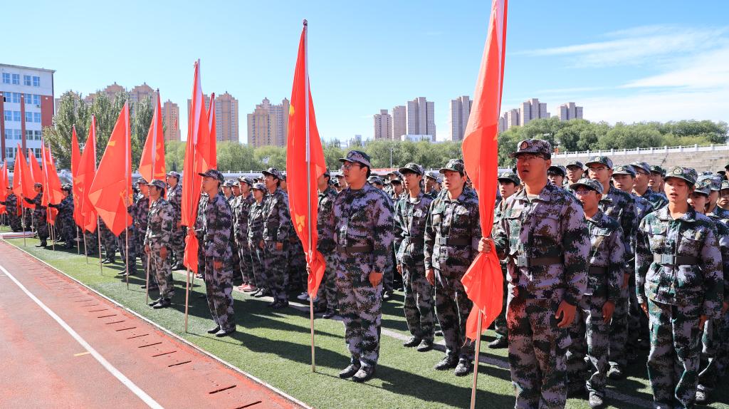 迷彩为序，青春为章｜2026级新生军训结营仪式圆满收官